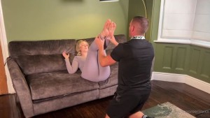 OnlyFans Erin Moore Marc Rose comes round and gives me a lesson in stretching rq.mp4 snapshot 00.06.